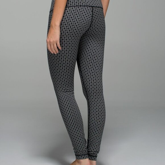 🍋LULULEMON Wunder Under Tri Geo legging size 4 black and grey mint condition - Picture 2 of 16